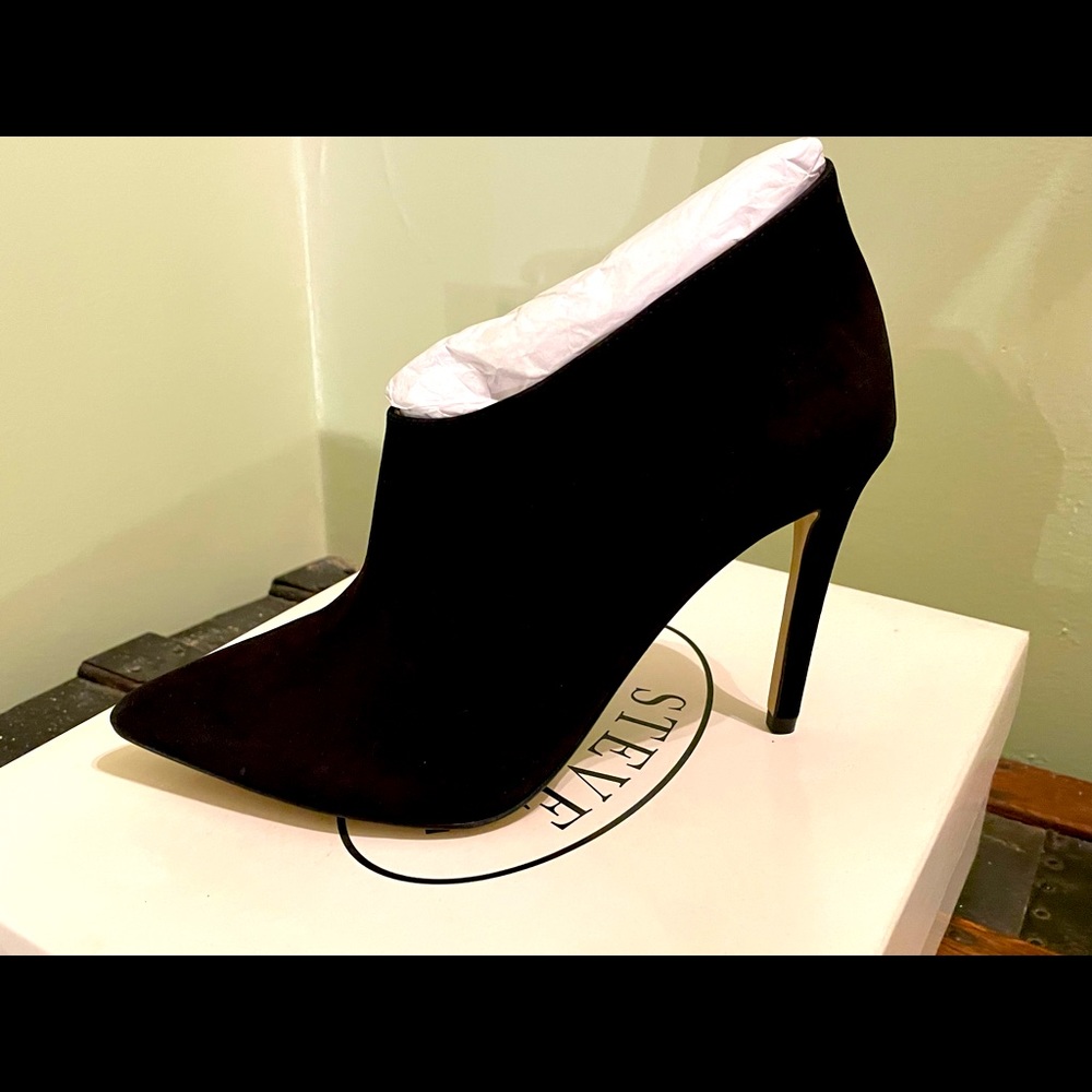 Nine West black booties